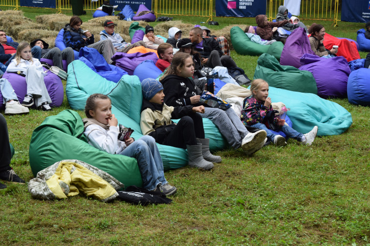 Около 2 тысяч ивановцев побывали на открытых кинопоказах фестиваля уличного кино.