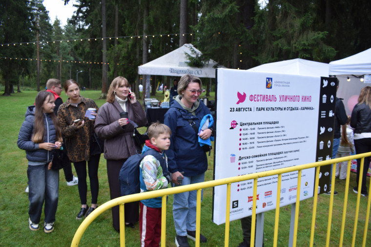 Около 2 тысяч ивановцев побывали на открытых кинопоказах фестиваля уличного кино.