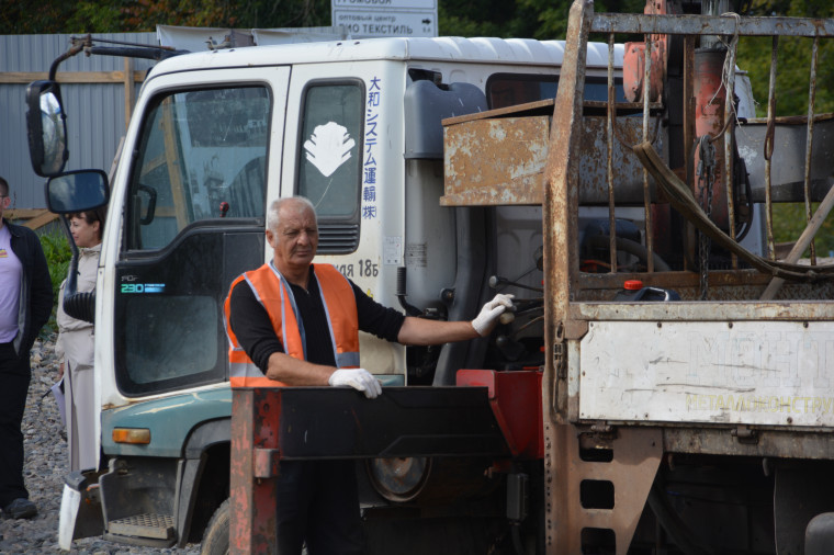 На улице Сарментовой идет строительство станции приема ЖБО.