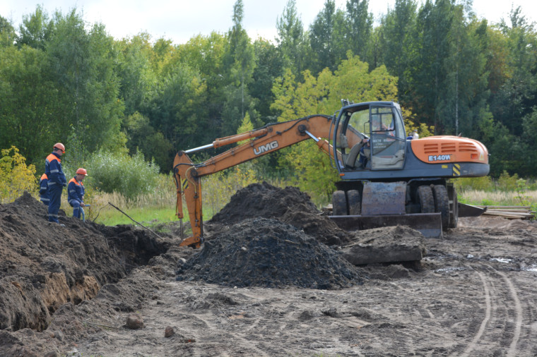 На улице Сарментовой идет строительство станции приема ЖБО.