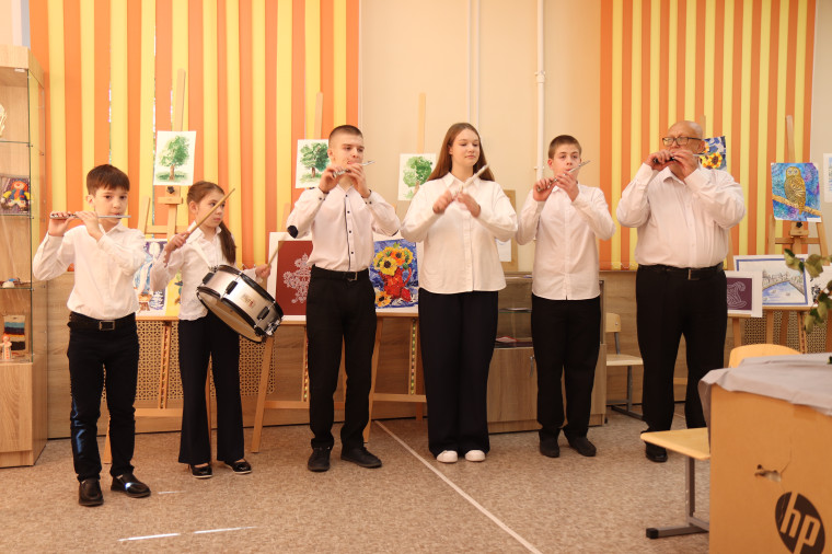 В детской школе искусств появился хор пикколистов.