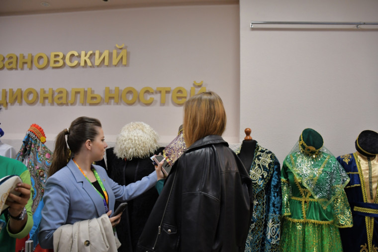 Гости с Всемирного фестиваля молодёжи побывали в Ивановском доме национальностей.
