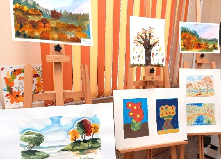 В школе искусств открылась выставка картин «Русь. Россия. Родина моя».