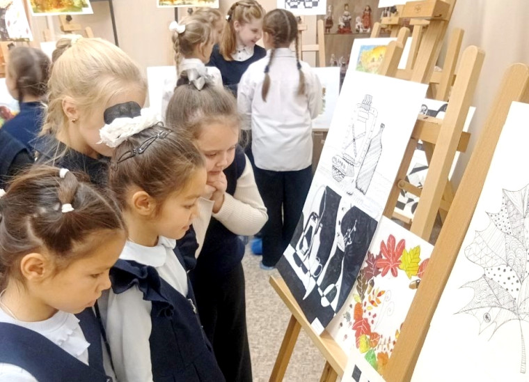 В школе искусств открылась выставка картин «Русь. Россия. Родина моя».