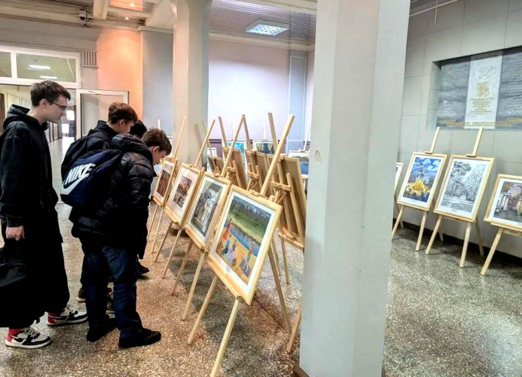 К 100-летию парка им. В.Я. Степанова юные художники написали картины.