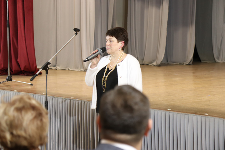 Средняя школа №37 отметила 90-летие.