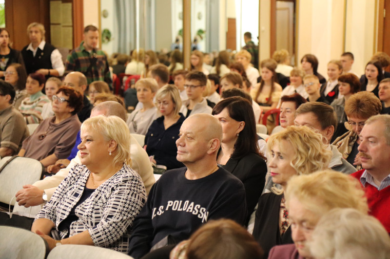 Средняя школа №37 отметила 90-летие.