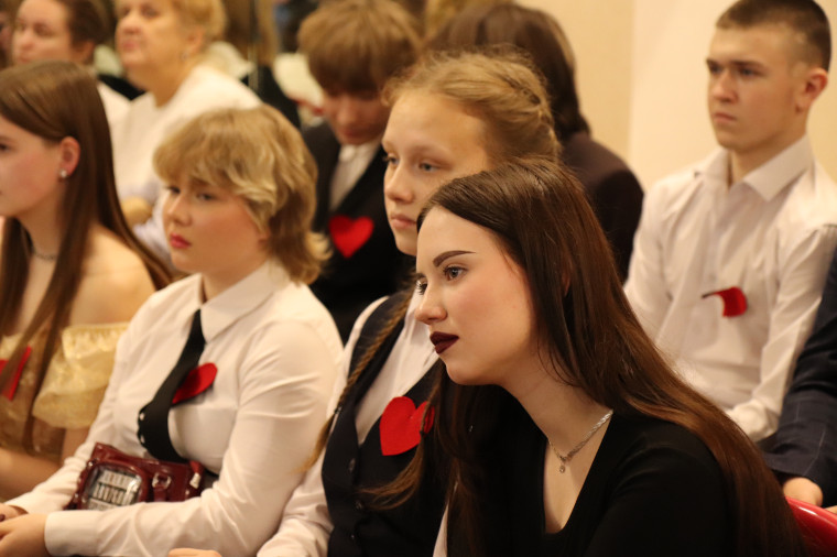 Средняя школа №37 отметила 90-летие.