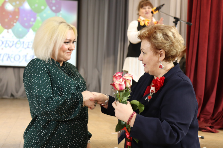 Средняя школа №37 отметила 90-летие.