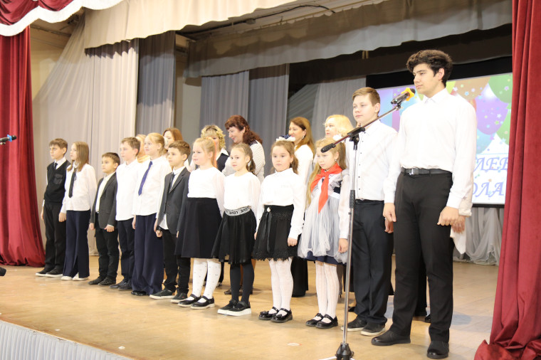 Средняя школа №37 отметила 90-летие.