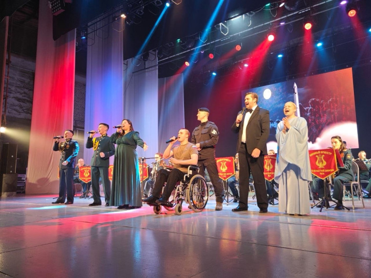 В Иванове ко Дню Героев Отечества прошел благотворительный концерт.