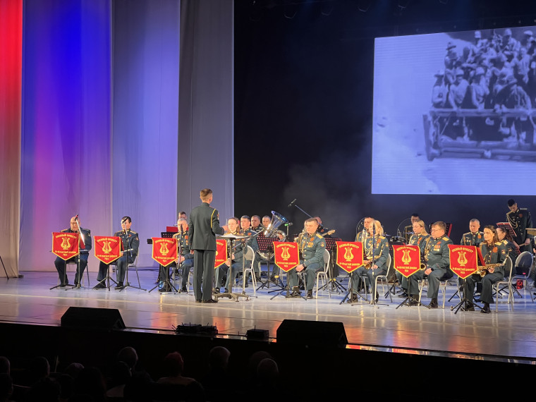 В Иванове ко Дню Героев Отечества прошел благотворительный концерт.