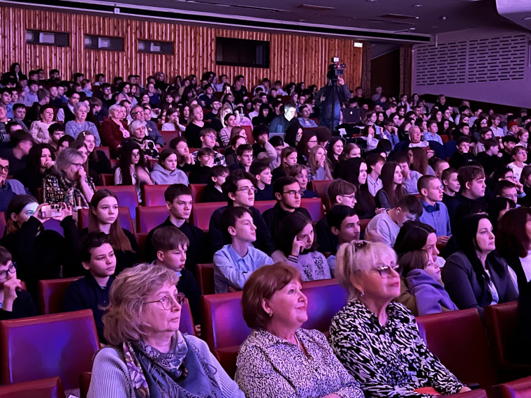 В Иванове ко Дню Героев Отечества прошел благотворительный концерт.