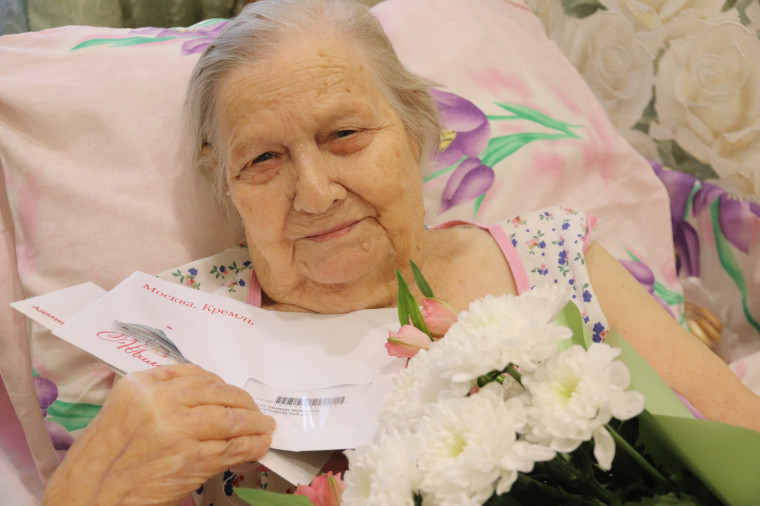 В Иванове 100-летний юбилей отмечает ветеран ВОВ (труженик тыла) Абрамова Зинаида Яковлевна.