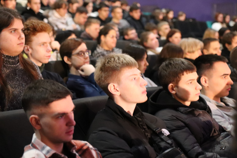 Ивановская молодежь встретилась с Героями Отечества.