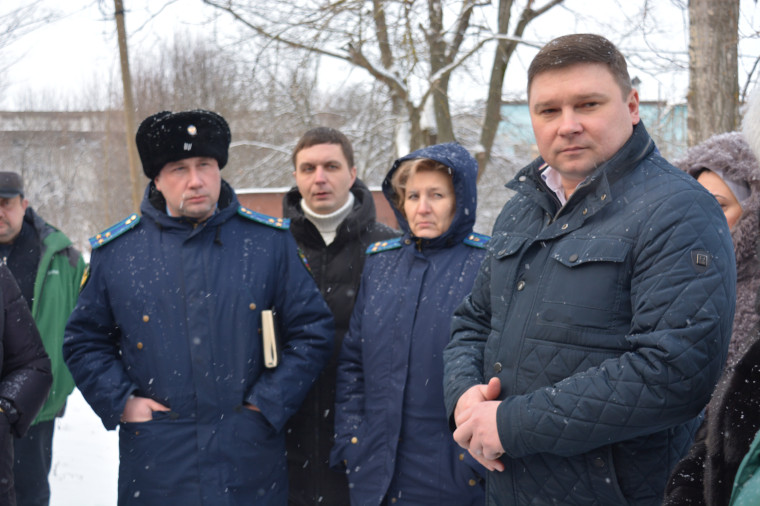 Максим Комиссаров встретился с жителями Первого рабочего посёлка.