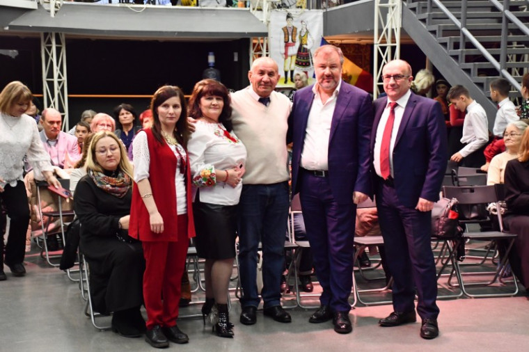 В городском Центре культуры и отдыха открылся Фестиваль национальных культур.