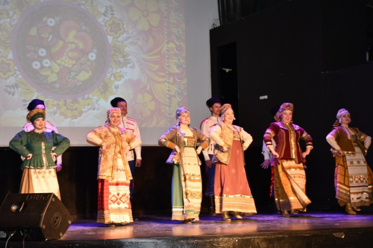 В городском Центре культуры и отдыха открылся Фестиваль национальных культур.