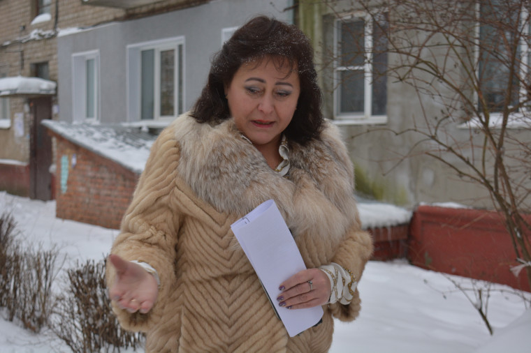 Специалисты мэрии проводят мониторинг содержания дворовых территорий.