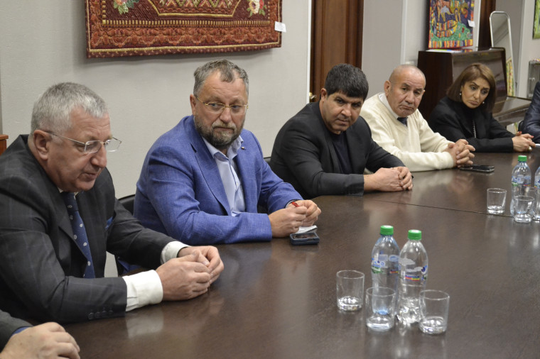 Члены городского Общественного совета встретились с представителями национальных диаспор.