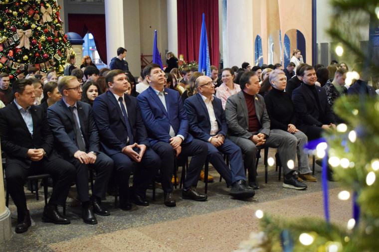 В Иванове студентам вручили награды за успехи в учёбе и общественной жизни.