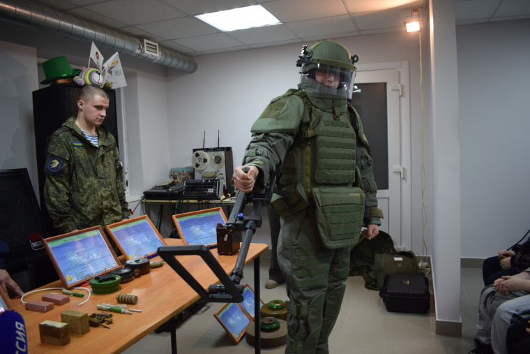 Юным ивановцам рассказали о службе батальона сапёров.