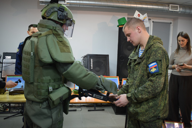 Юным ивановцам рассказали о службе батальона сапёров.