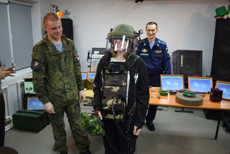 Юным ивановцам рассказали о службе батальона сапёров.