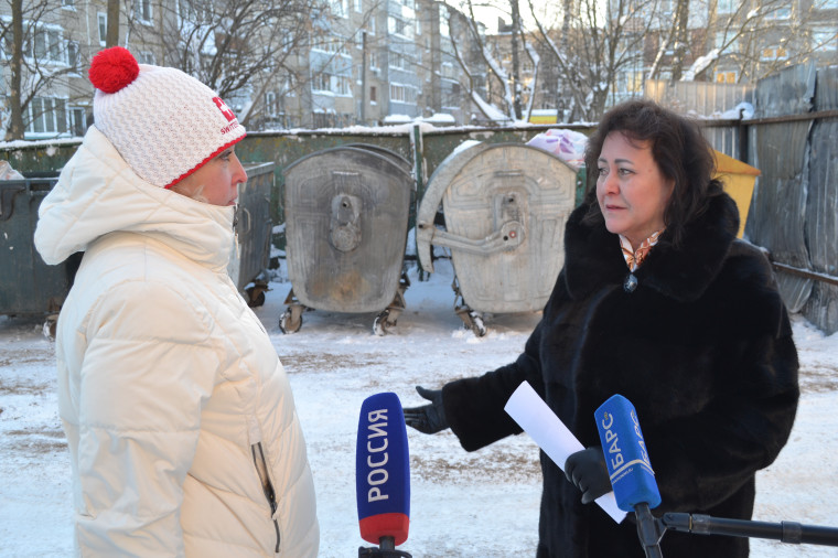 Городские власти контролируют очистку дворов от снега.