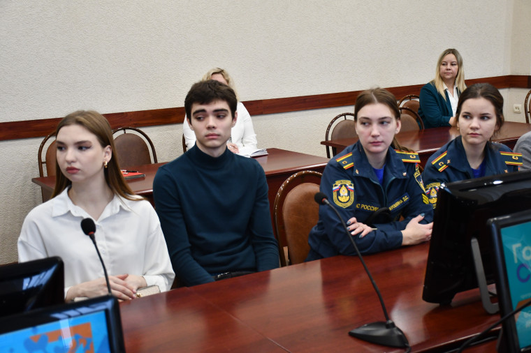 Студенческая молодежь города Иванова приняла участие во всероссийском дне открытых дверей в органах власти.