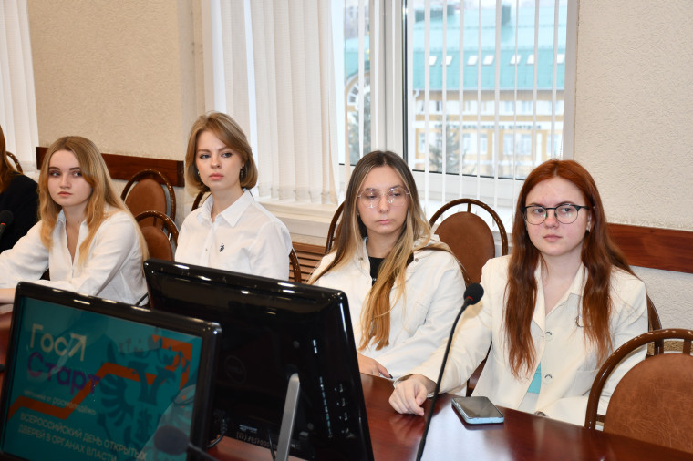 Студенческая молодежь города Иванова приняла участие во всероссийском дне открытых дверей в органах власти.
