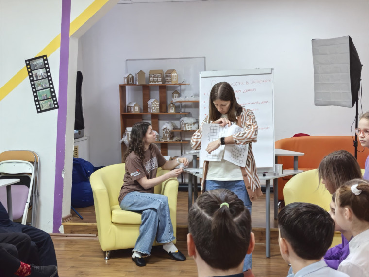 Воспитанникам Молодежного центра рассказали о безопасном Интернете.