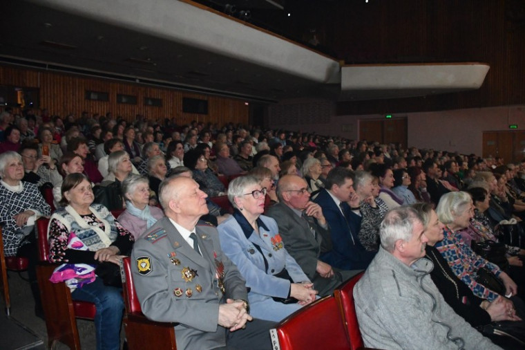 Участников клуба «Ветеран» поздравили с Днем защитника Отечества.