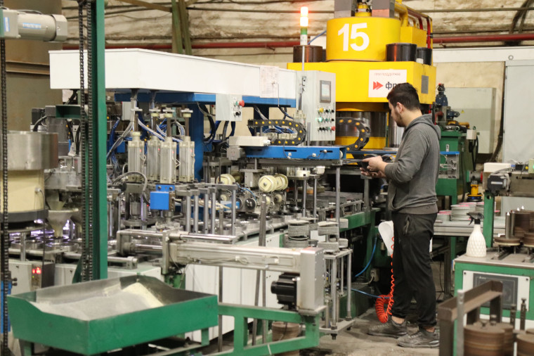 Максим Комиссаров посетил предприятие АО «ИСМА».