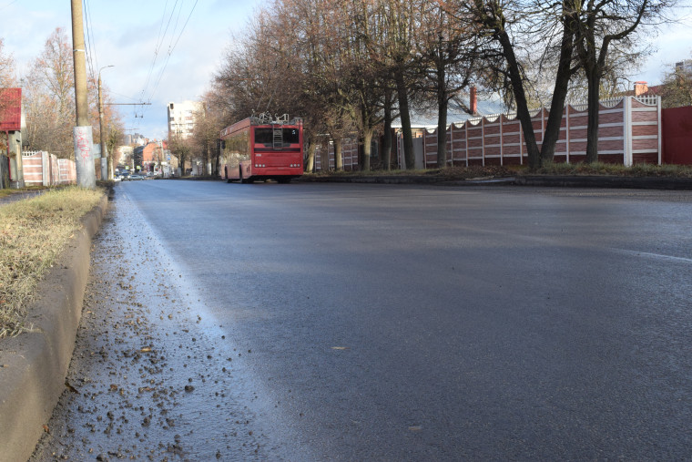 В Иванове на сэкономленные средства приводят в порядок еще три участка дорог и по требованию мэрии устраняют недостатки дорожного ремонта.
