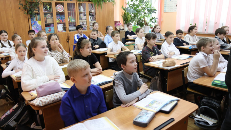 Глава города Иванова Максим Комиссаров посетил социальные учреждения.