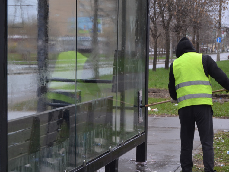 В Иванове с понедельника приступили к помывке павильонов остановок общественного транспорта.