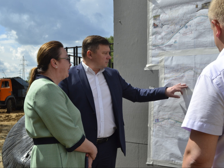 Строительство новой набережной идёт по установленному графику.
