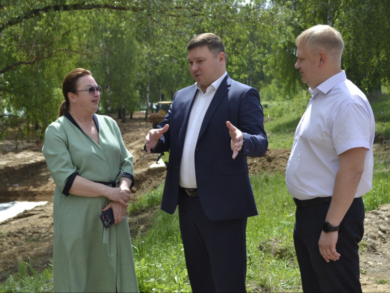 Строительство новой набережной идёт по установленному графику.