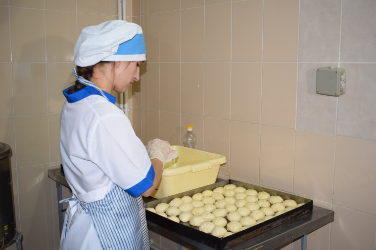 Специалисты городского управления образования рассказали об организации питания в детских садах Иванова.
