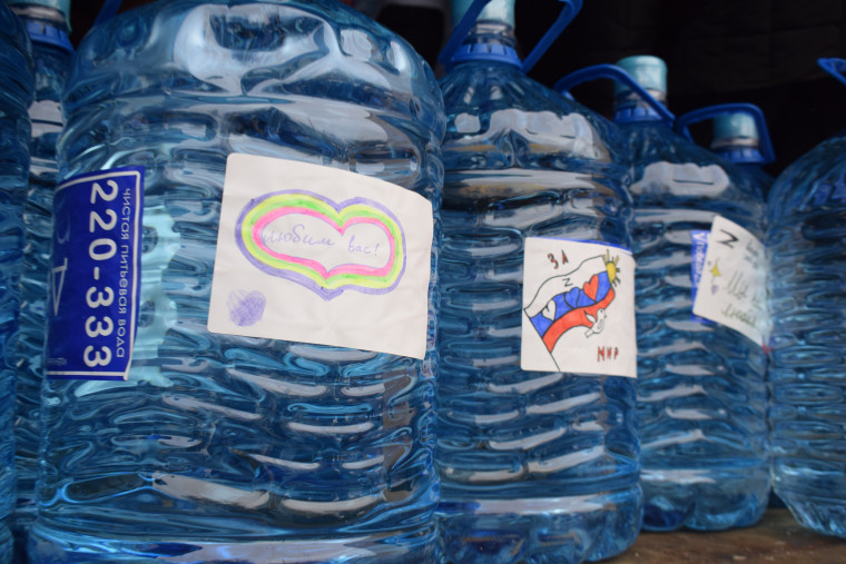 10000 литров питьевой воды отправили учащиеся лицея №22 для наших военнослужащих в зону СВО.