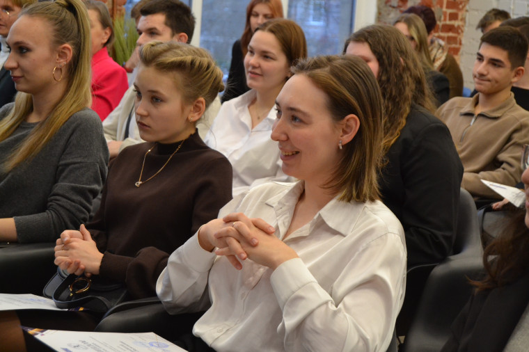 В областном центре вручили общественные награды добровольцам.