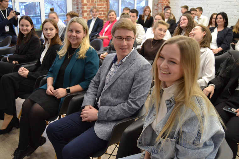 В областном центре вручили общественные награды добровольцам.