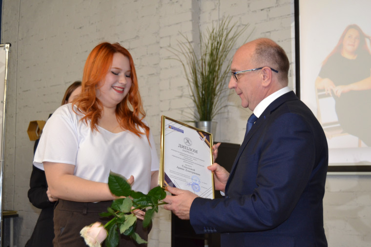 В областном центре вручили общественные награды добровольцам.