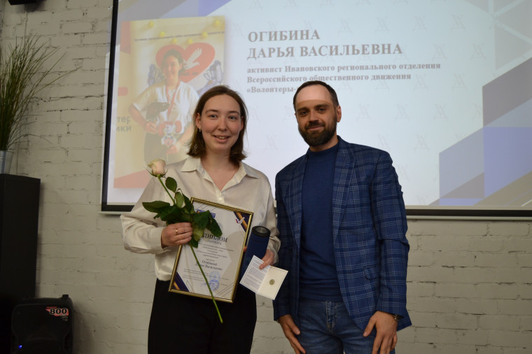 В областном центре вручили общественные награды добровольцам.