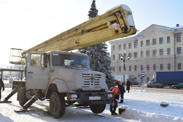 В Иванове приступили к украшению города к зимним праздникам.