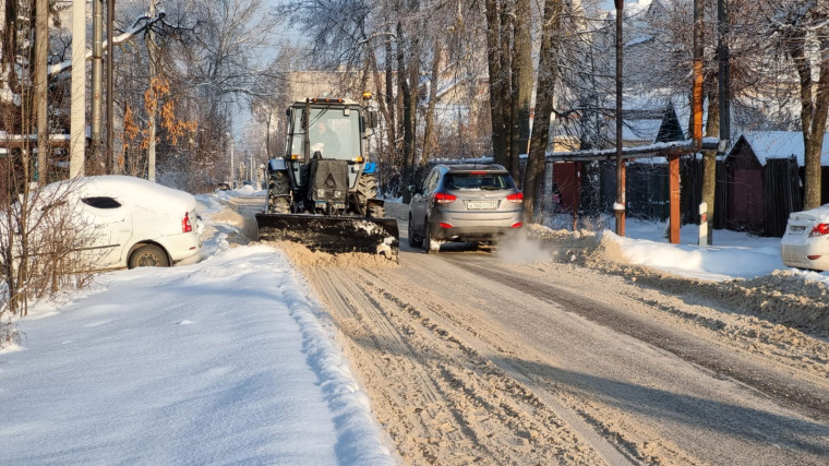 Расчистку дорог частного сектора контролируют депутаты Ивановской городской Думы, активисты ТОС и представители общественности.