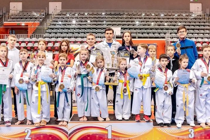 Воспитанники спортшколы № 7 завоевали кубок открытого турнира «Золотого кольца России» по тхэквондо.