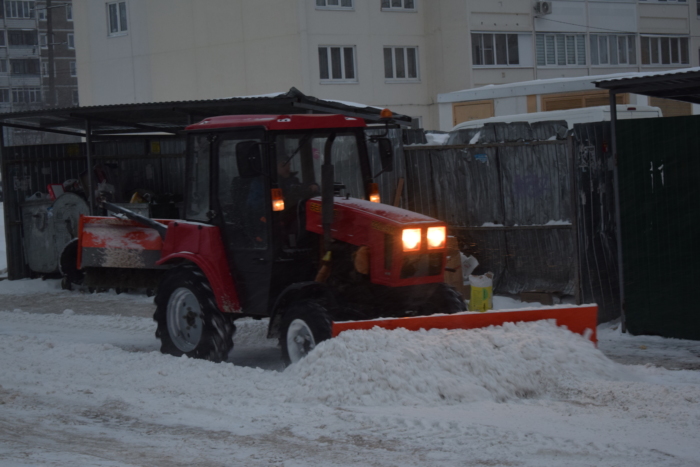 Контрольные мероприятия по очистке города от снега проходят во всех районах.